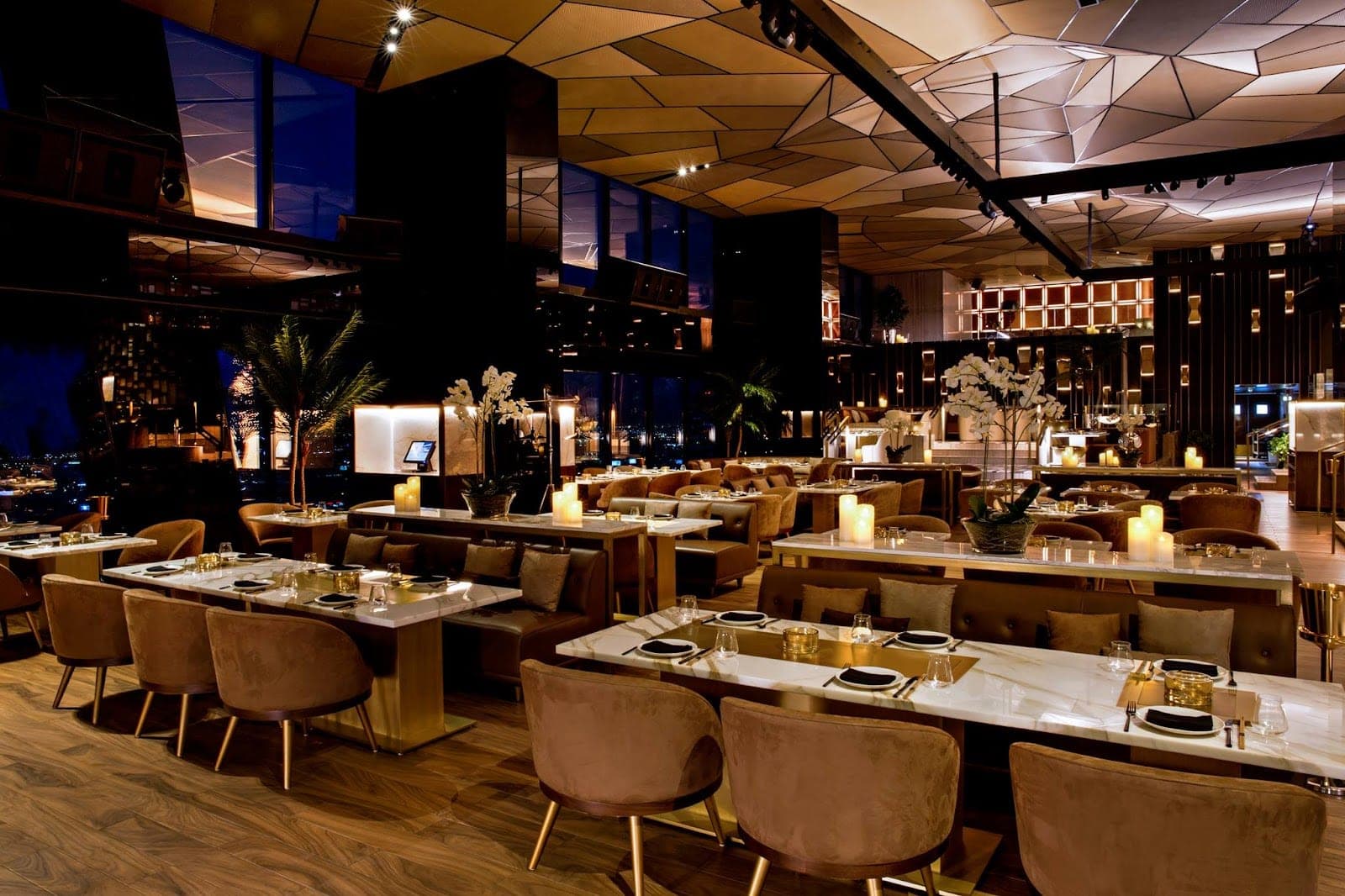 PLAY Restaurant & Lounge