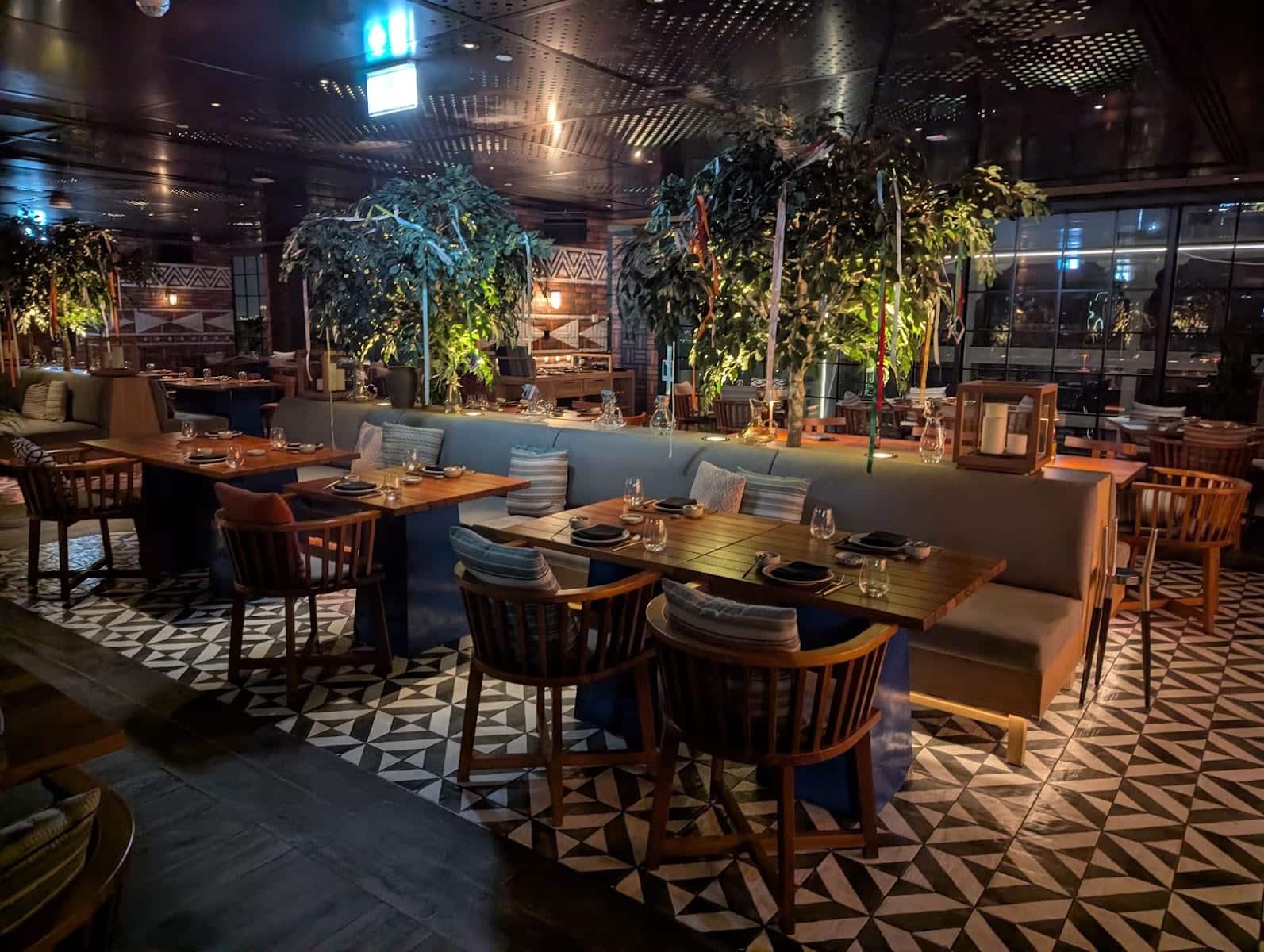 Bar 44